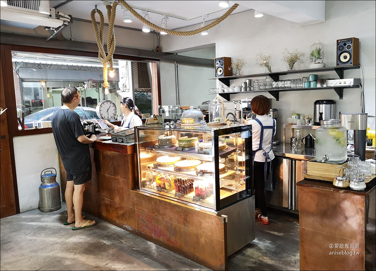 點點甜甜 | 板橋超人氣下午茶甜點咖啡店，最愛鹹蛋黃肉鬆磅蛋糕！