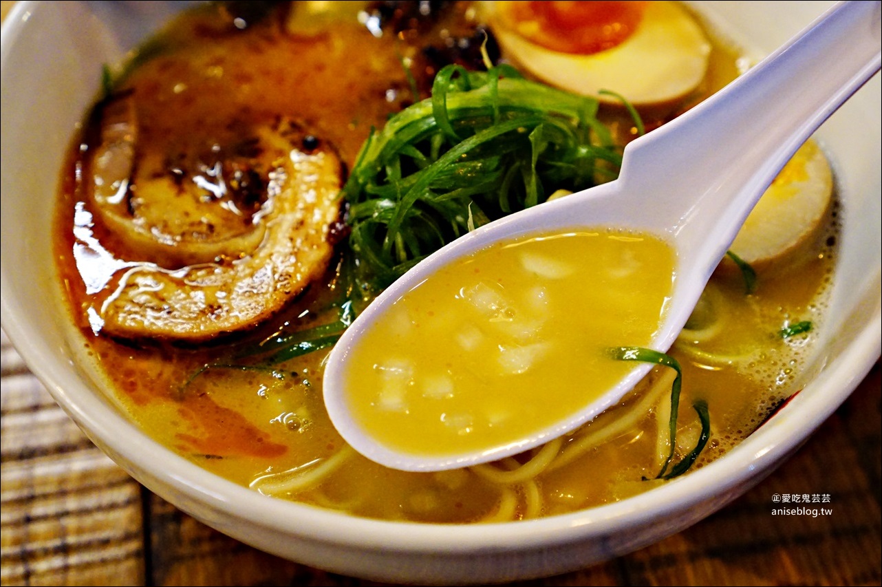 鳥人拉麵Totto Ramen，超厚切叉燒雞白濃湯拉麵，東區忠孝復興站美食(姊姊食記)