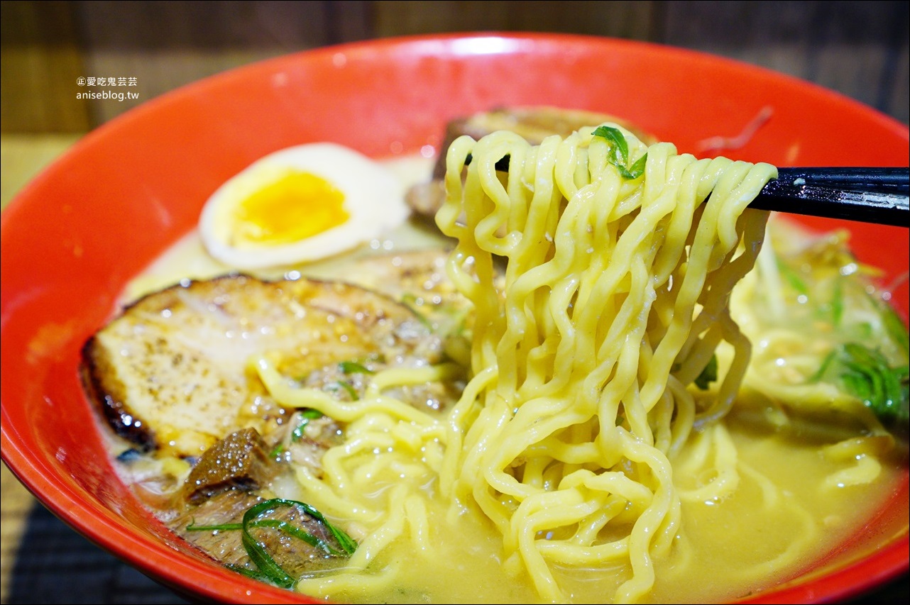 鳥人拉麵Totto Ramen，超厚切叉燒雞白濃湯拉麵，東區忠孝復興站美食(姊姊食記)