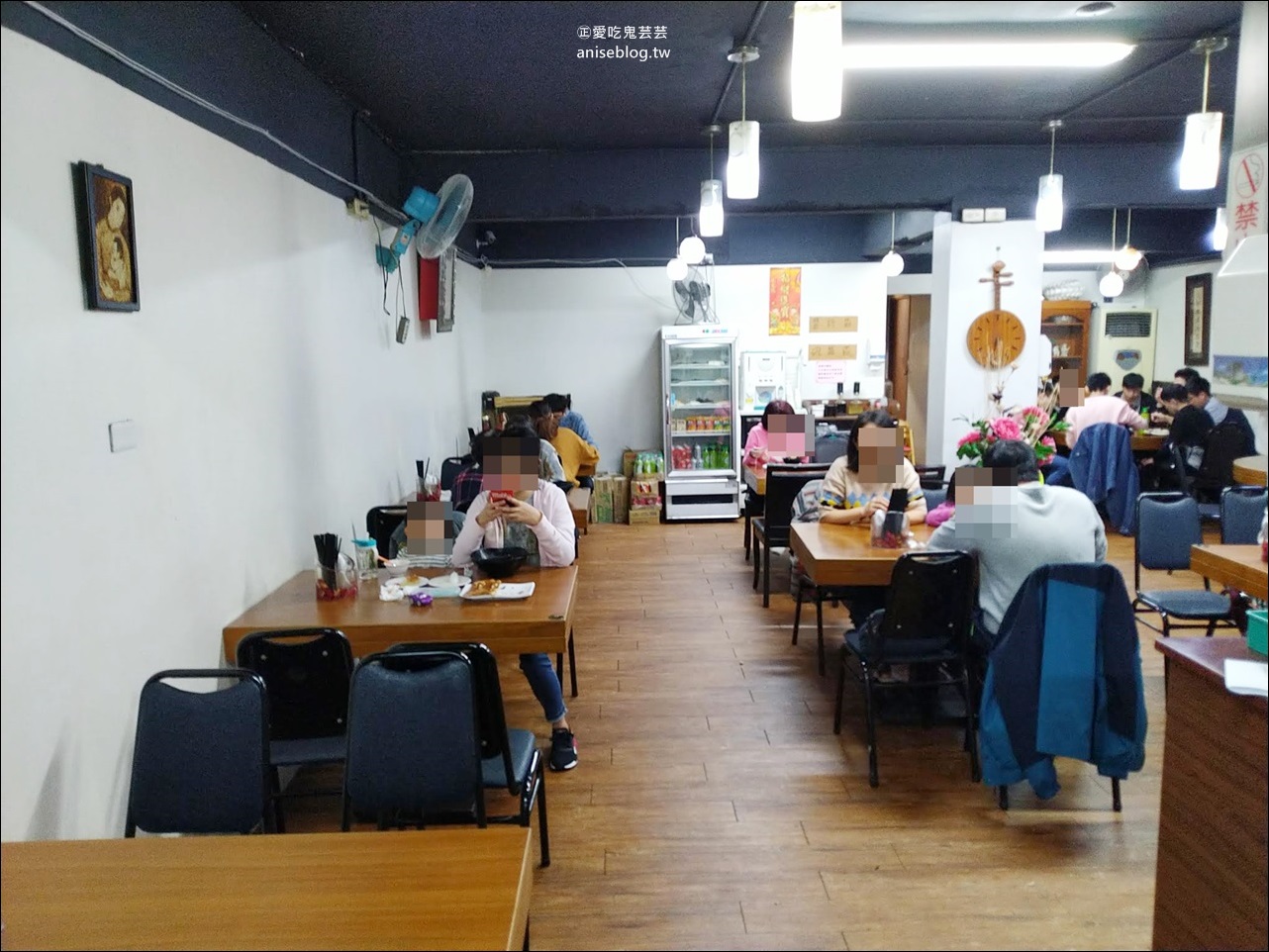 楊家麵食水餃館，巨無霸大鍋貼是招牌必點，中和永安市場站美食(姊姊食記)