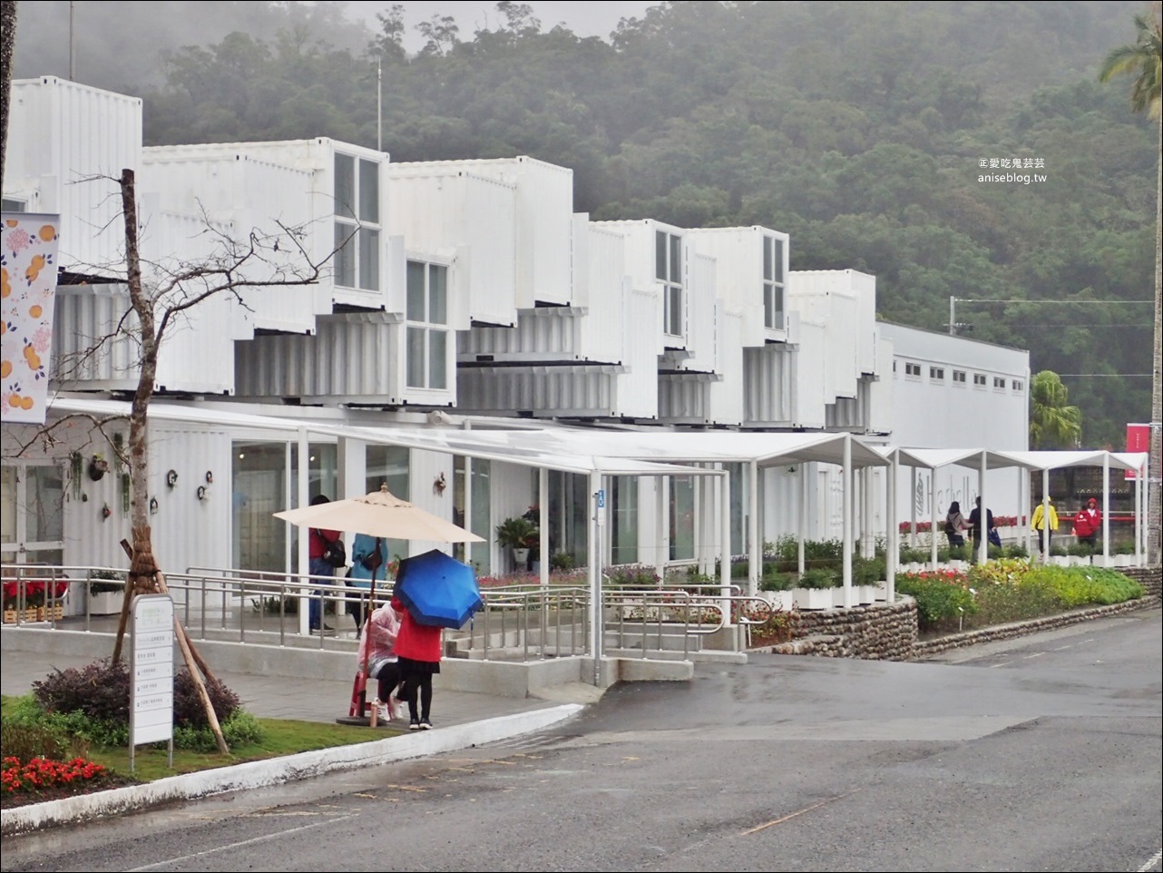 龍潭湖畔悠活園區Herbelle，白色貨櫃屋IG熱門打卡點，宜蘭新室內旅遊景點(姊姊遊記)