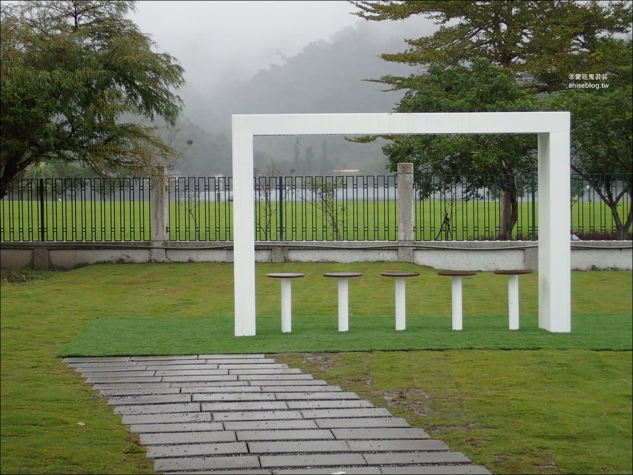 龍潭湖畔悠活園區Herbelle，白色貨櫃屋IG熱門打卡點，宜蘭新室內旅遊景點(姊姊遊記)