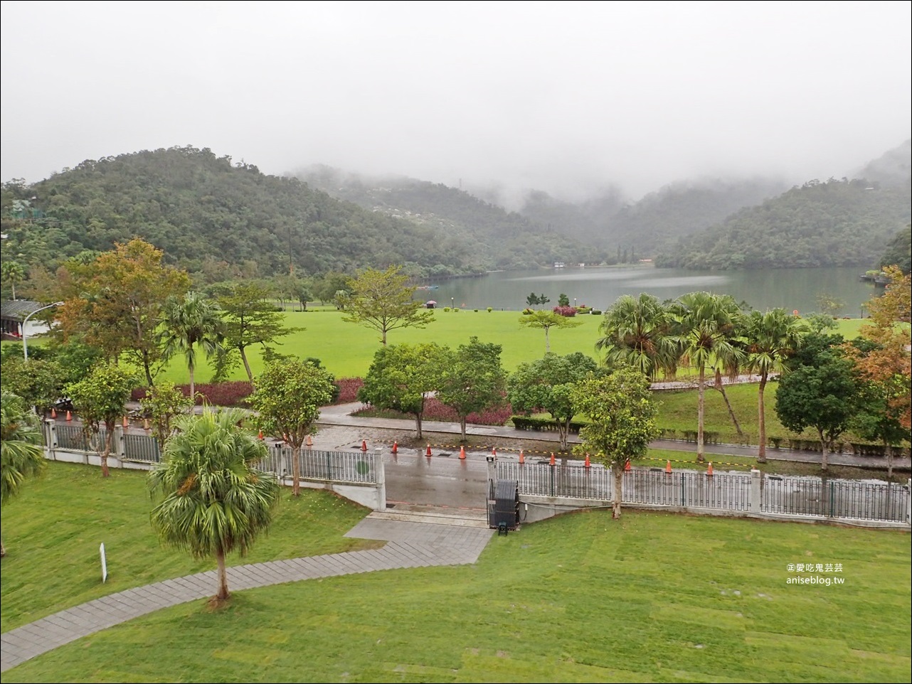 龍潭湖畔悠活園區Herbelle，白色貨櫃屋IG熱門打卡點，宜蘭新室內旅遊景點(姊姊遊記)