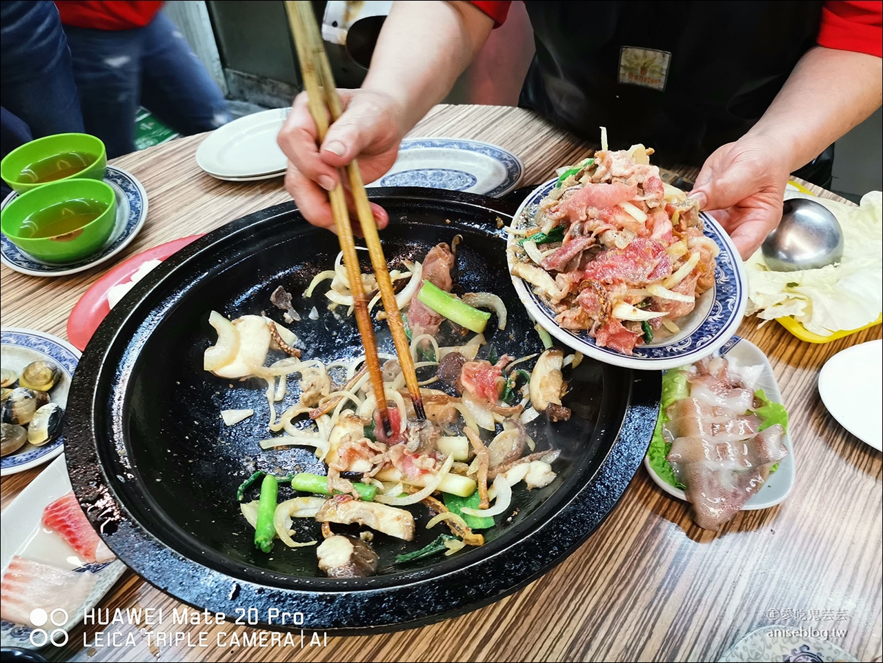 雅香石頭火鍋，西門町自助火鍋排隊老店，捷運西門站宵夜美食