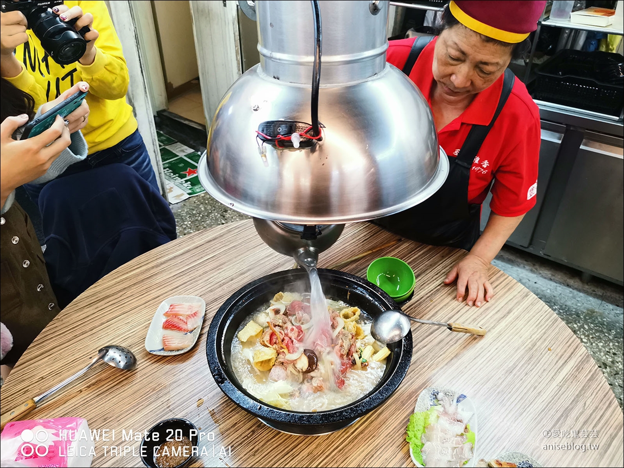 雅香石頭火鍋，西門町自助火鍋排隊老店，捷運西門站宵夜美食