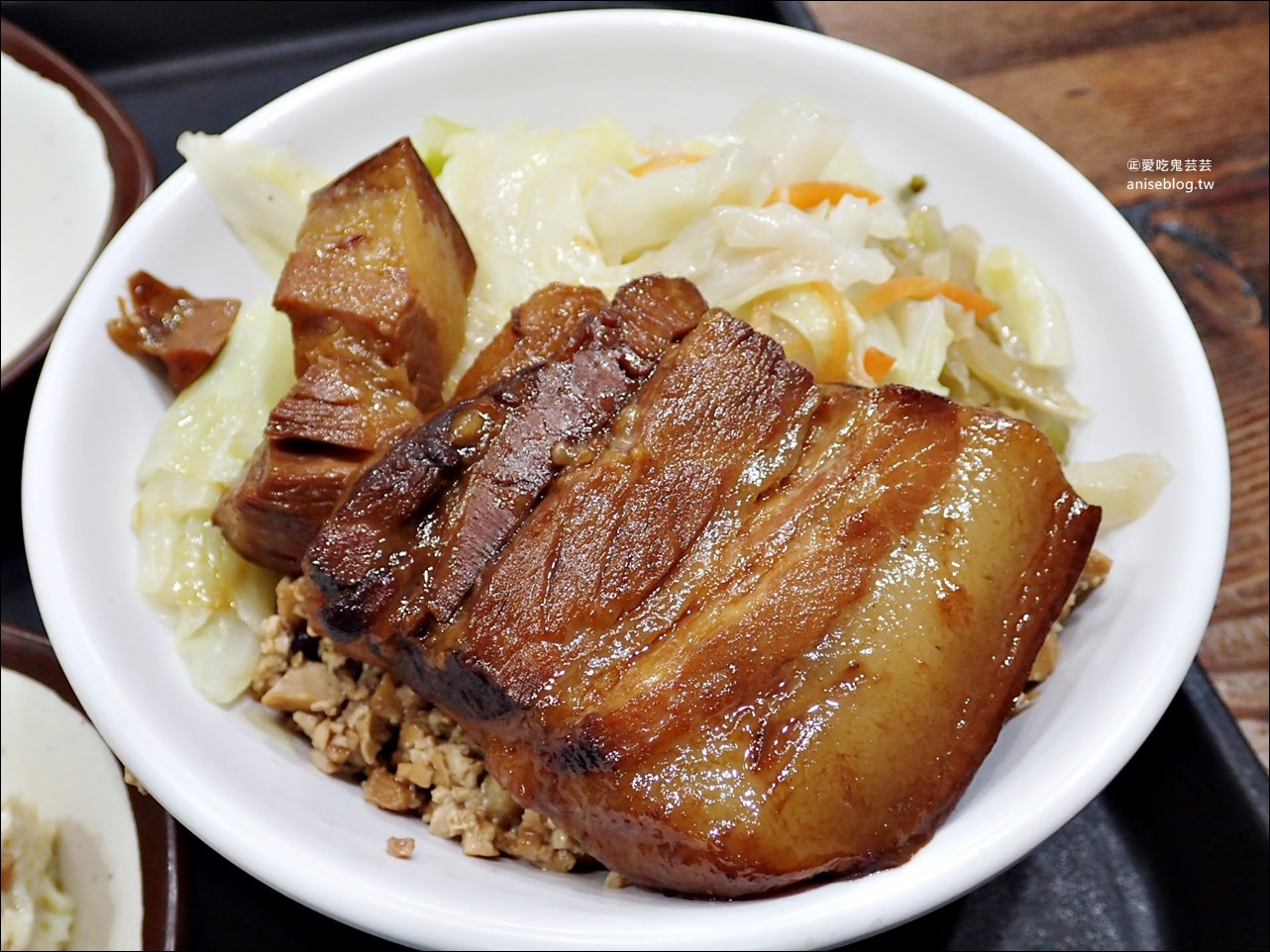 焢大王控肉飯、排骨飯，台北吉林路美味便當，中山國小站美食(姊姊食記)