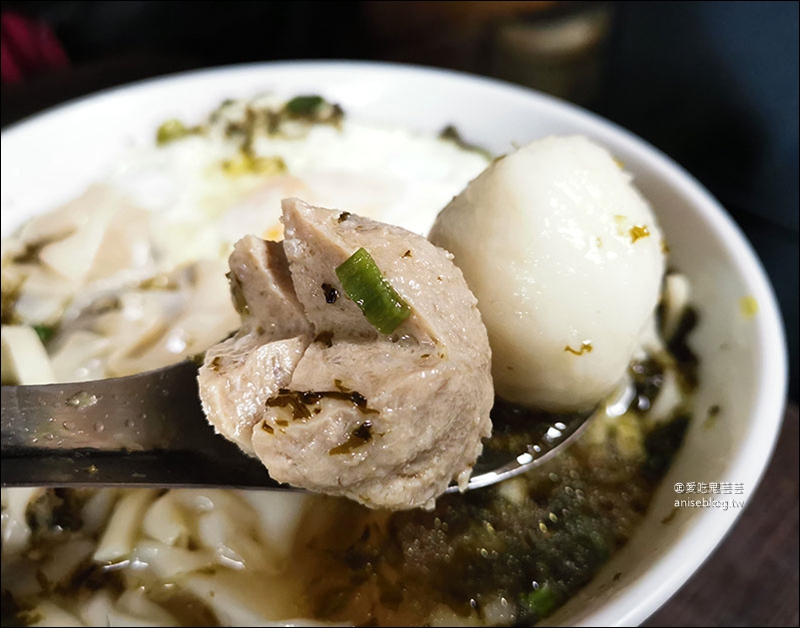 西門町美食 | 萬國酸菜麵，巷弄裡的老麵店