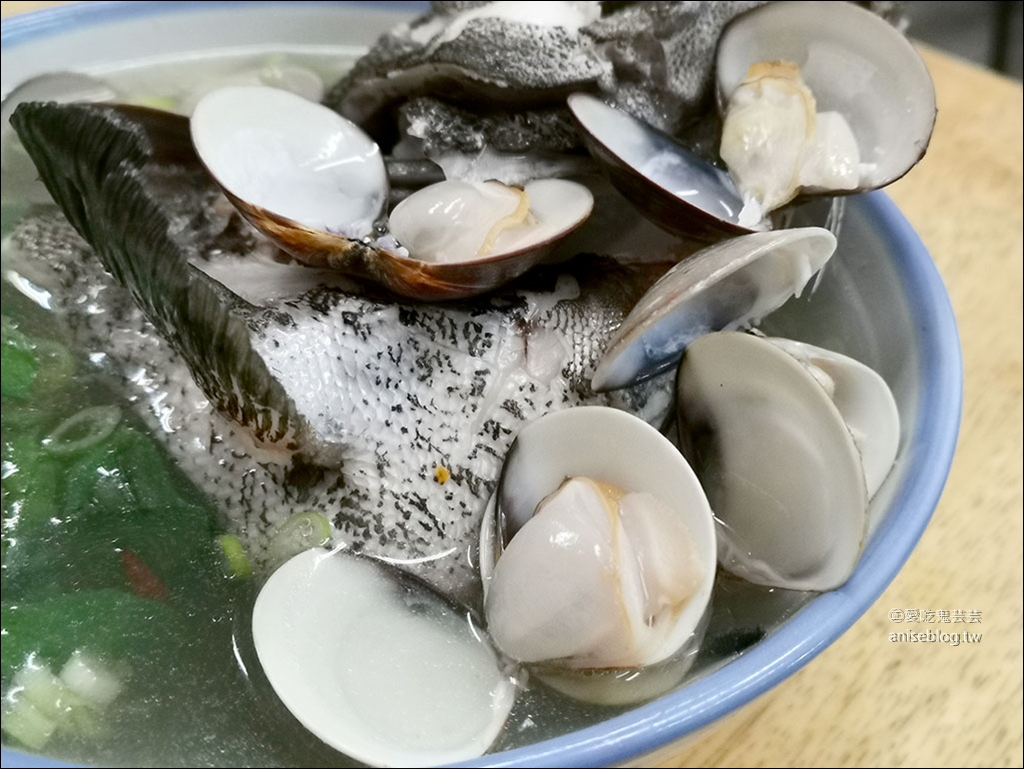 超人鱸魚湯，新店耕莘醫院超人氣名店，我最愛豬腳和石斑魚 😍