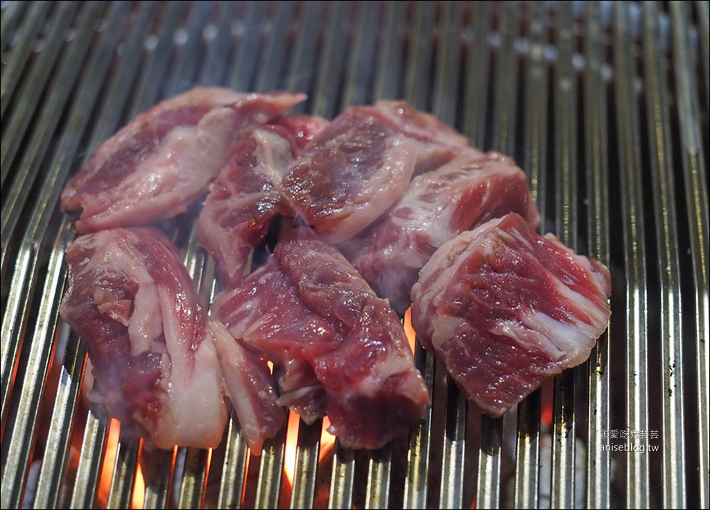 台韓民國韓式燒肉店，三訪終於喝到鳳梨燒酒😍  ( 文末菜單 )