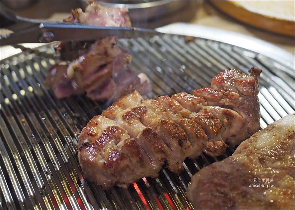 台韓民國韓式燒肉店，三訪終於喝到鳳梨燒酒😍  ( 文末菜單 )