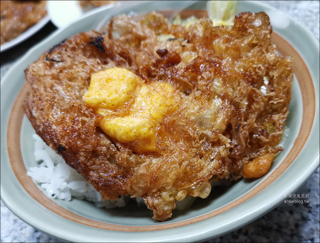 赤峰街無名排骨飯，每天只營業4.5小時超人氣排隊便當店(週日公休) @捷運中山站