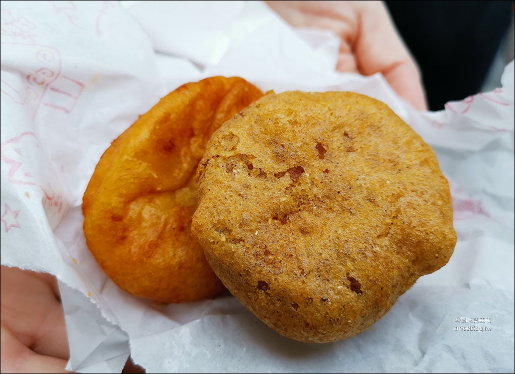 台南國華街小吃 | 林家番薯碰(白糖粿)、餵公子吃餅，外掛小西腳仙草茶