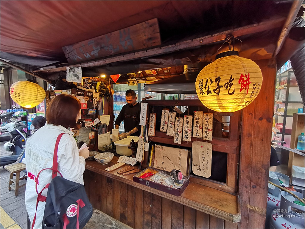 台南國華街小吃 | 林家番薯碰(白糖粿)、餵公子吃餅，外掛小西腳仙草茶