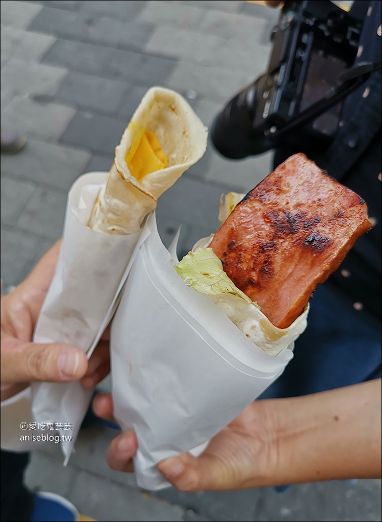 台南國華街小吃 | 林家番薯碰(白糖粿)、餵公子吃餅，外掛小西腳仙草茶