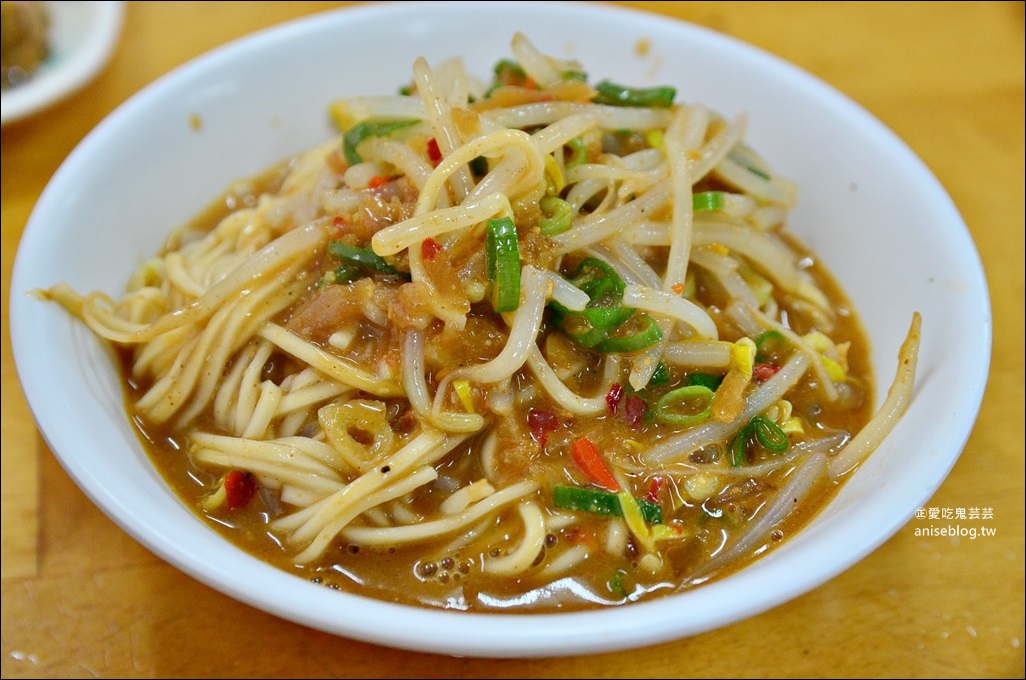 昱霖油飯、辣担麵(正宗四川辣担麵)，超美味蘿蔔排骨湯，宜蘭市美食(姊姊食記)