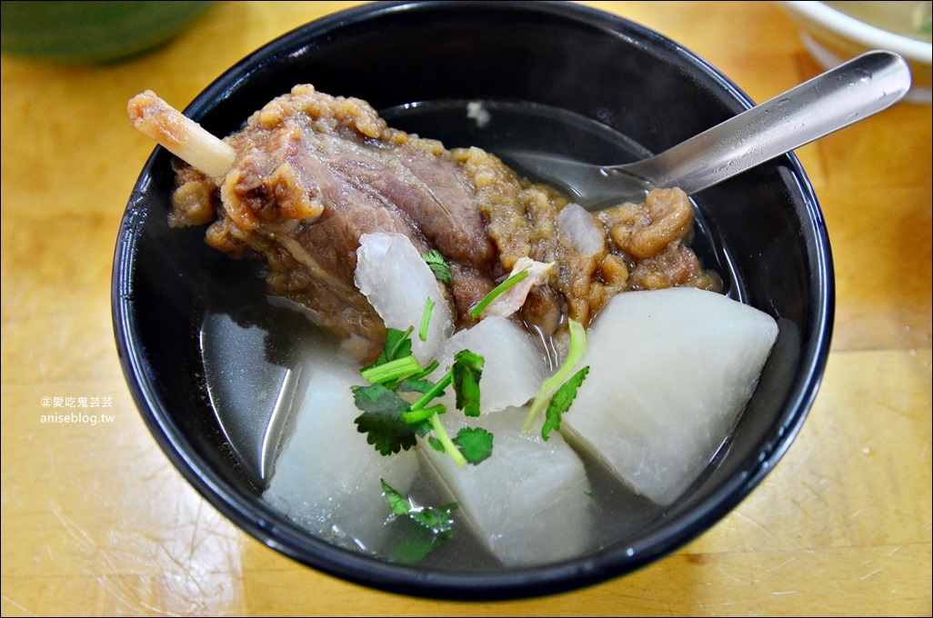 昱霖油飯、辣担麵(正宗四川辣担麵)，超美味蘿蔔排骨湯，宜蘭市美食(姊姊食記)