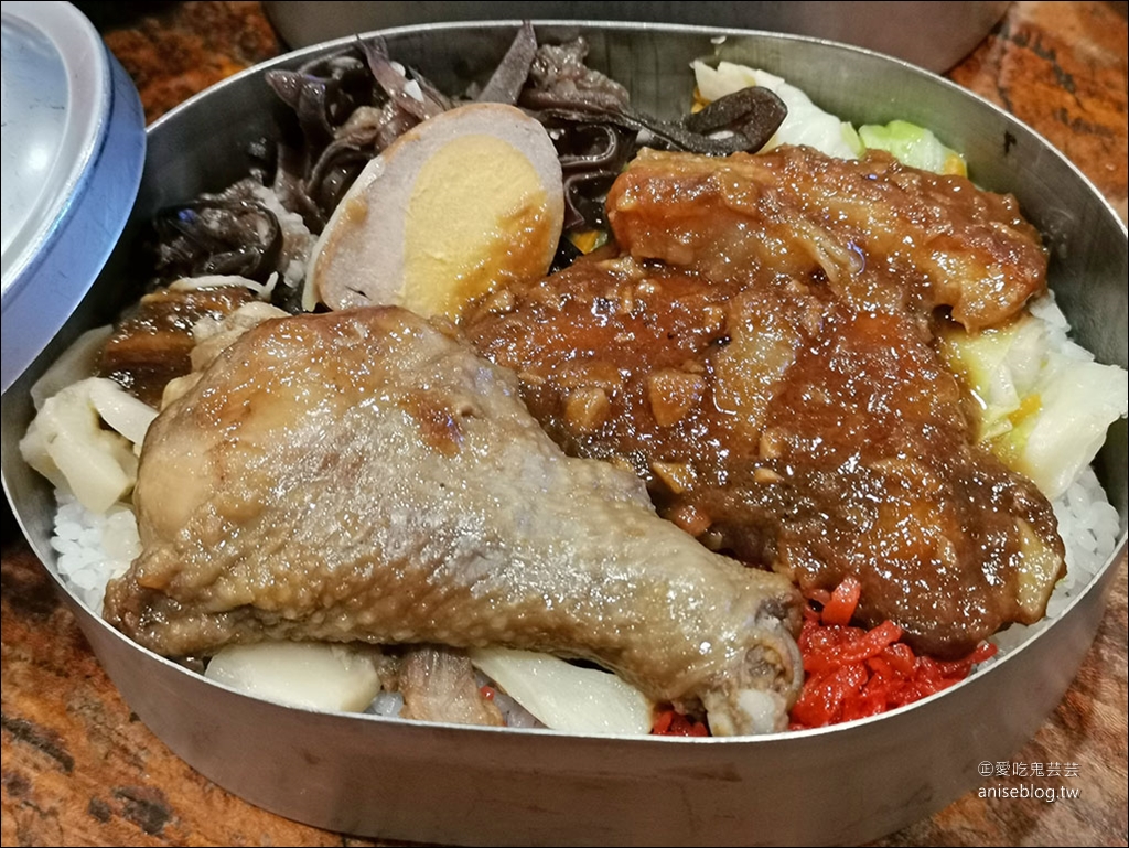 阿里山美食 | 奮起湖便當「戰斧軟燒肉&悶燒烤雞腿」雙主菜，超豪華復古白鐵便當