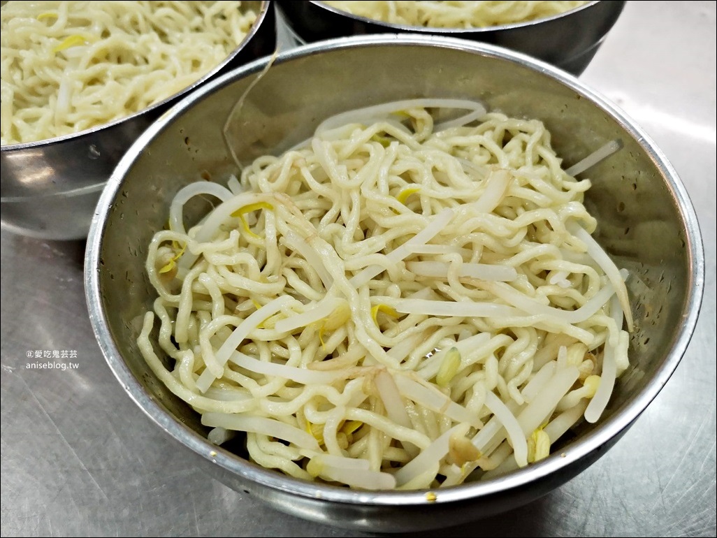 南機場汕頭乾麵，古早味乾麵、排骨酥湯，非凡大探索美食(姊姊食記)