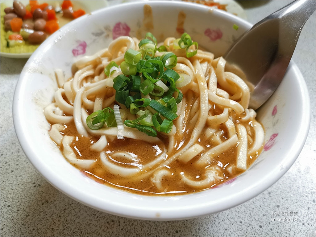 潮州街林記牛肉麵(水缸牛肉麵)，巷弄內平價又神秘的超夯牛肉麵店，記得點隱藏版！