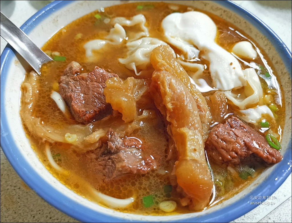 潮州街林記牛肉麵(水缸牛肉麵)，巷弄內平價又神秘的超夯牛肉麵店，記得點隱藏版！