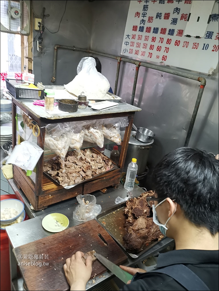 潮州街林記牛肉麵(水缸牛肉麵)，巷弄內平價又神秘的超夯牛肉麵店，記得點隱藏版！