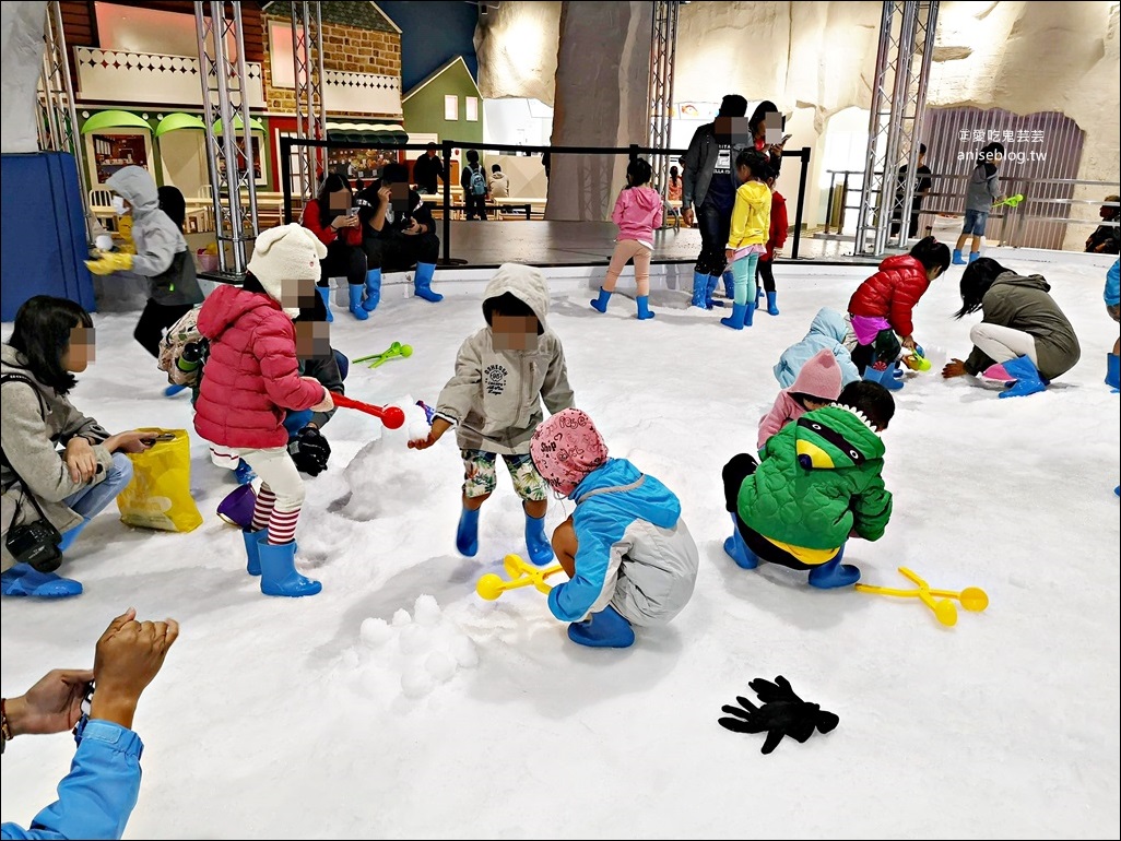 台中三井雪樂地SNOWTOWN滑雪打雪仗、台中之星摩天輪，台中一日遊行程(姊姊遊記)