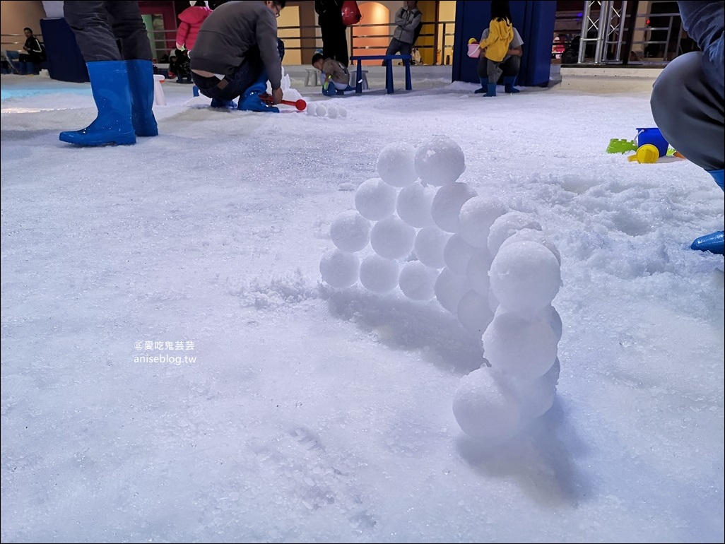 台中三井雪樂地SNOWTOWN滑雪打雪仗、台中之星摩天輪，台中一日遊行程(姊姊遊記)