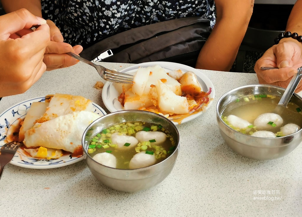 台中第二市場美食巡禮：王菜頭粿糯米腸、老賴紅茶、嵐肉燥、楊媽媽立食、山河魯肉飯、承記米苔目冰、三代意麵、鄒氏餡餅蔥油餅、天天饅頭、丁山肉圓