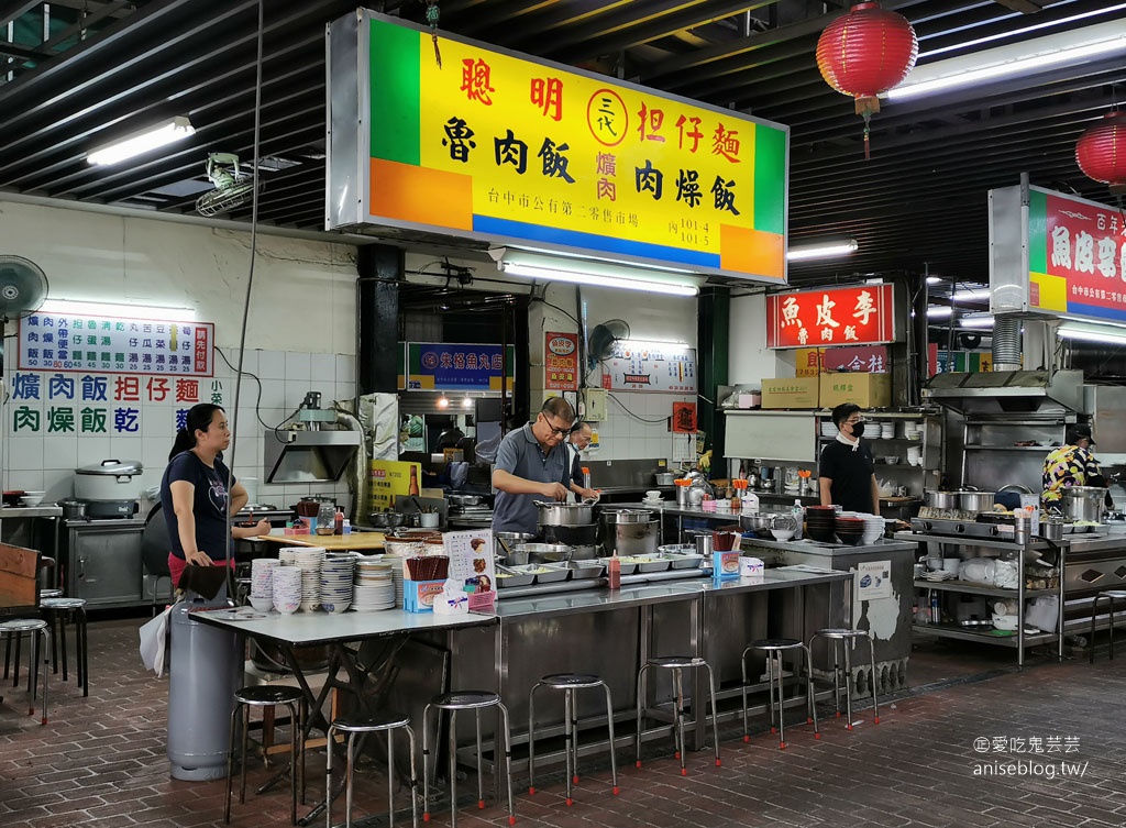 台中第二市場美食巡禮：王菜頭粿糯米腸、老賴紅茶、嵐肉燥、楊媽媽立食、山河魯肉飯、承記米苔目冰、三代意麵、鄒氏餡餅蔥油餅、天天饅頭、丁山肉圓