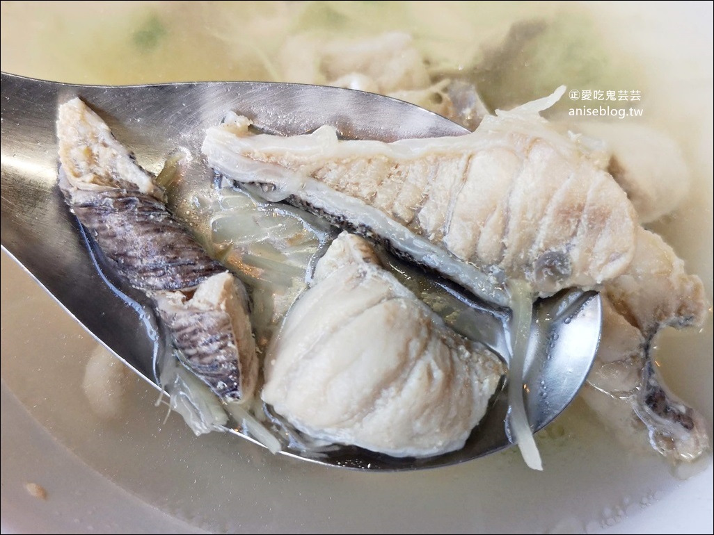 龍泉深海魚湯、好吃雞肉，師大路龍泉市場口早餐宵夜，捷運台電大樓站美食(姊姊食記)