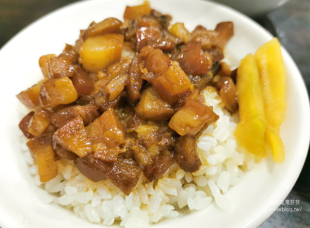 阿義魯肉飯，超浮誇蚵仔魯肉蓋飯必點！虱目魚肚也毫好吃😋