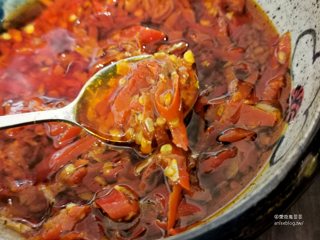 林母仔的店，用料超浮誇海鮮米粉，買水餃送小管海鮮湯 @成功國宅內