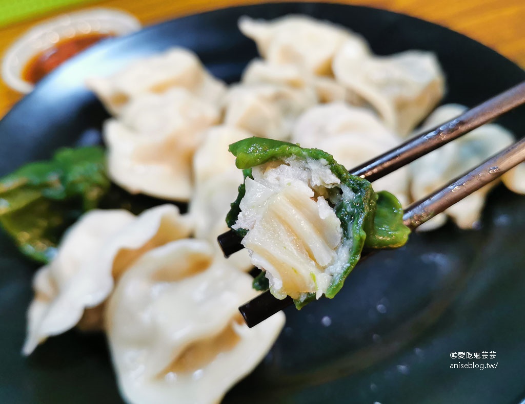 林母仔的店，用料超浮誇海鮮米粉，買水餃送小管海鮮湯 @成功國宅內