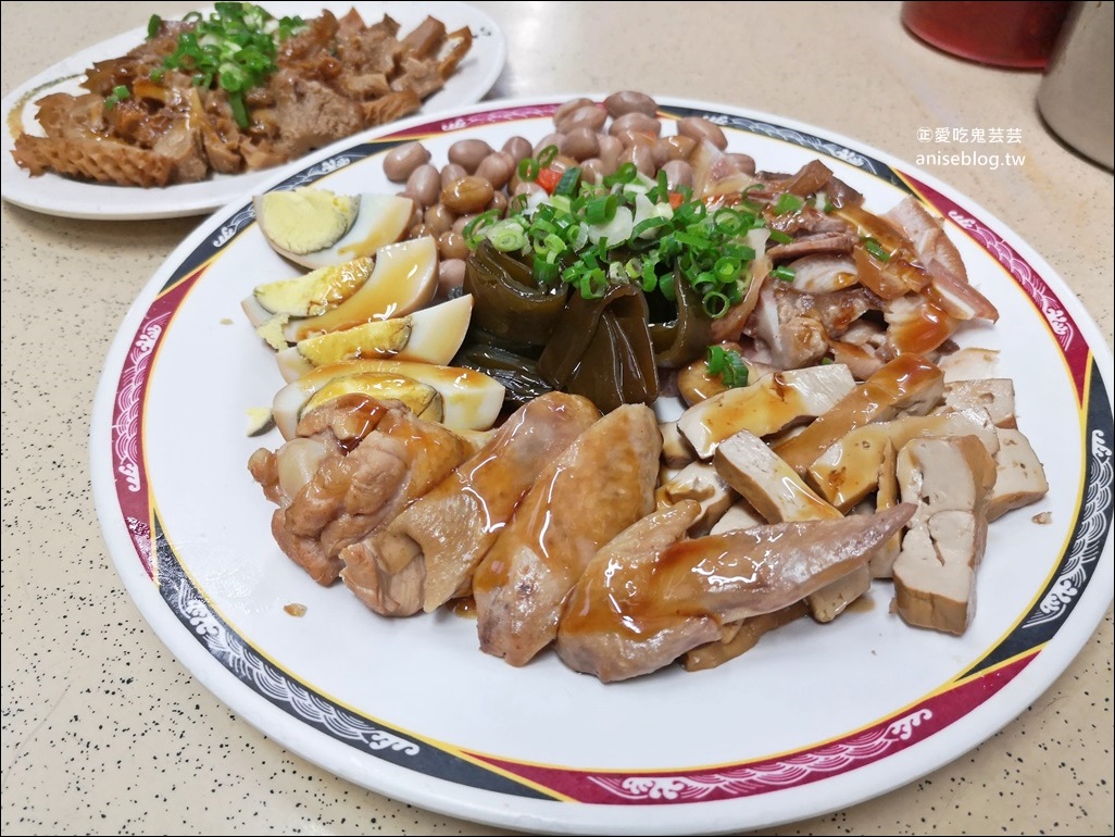 吳家牛肉麵，跟著白老師吃牛三寶麵，北投美食老店(姊姊食記)