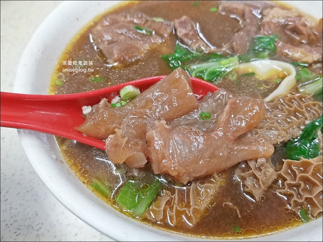 吳家牛肉麵，跟著白老師吃牛三寶麵，北投美食老店(姊姊食記)