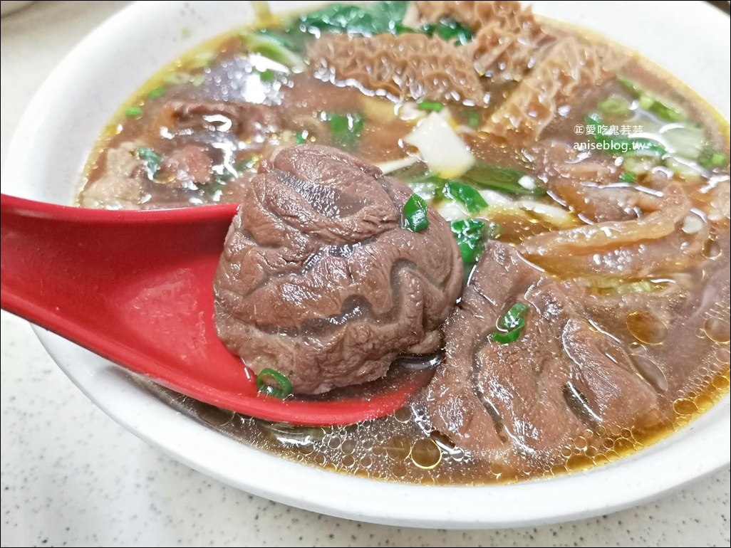 吳家牛肉麵，跟著白老師吃牛三寶麵，北投美食老店(姊姊食記)