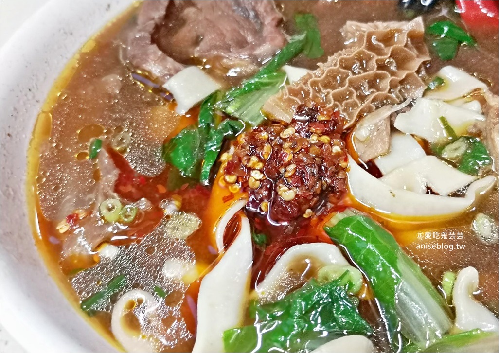 吳家牛肉麵，跟著白老師吃牛三寶麵，北投美食老店(姊姊食記)