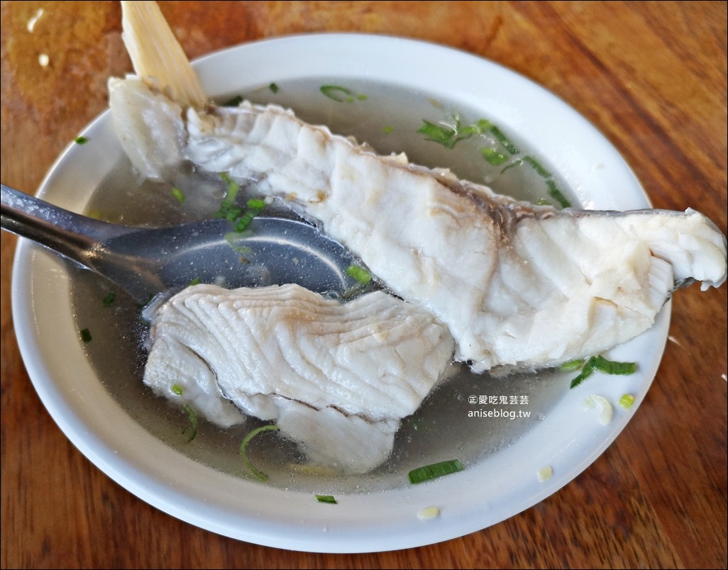 正老牌草魚粥、草魚湯(博愛路)+無名炒米粉炒麵豬血湯，嘉義後火車站宵夜美食(姊姊食記)