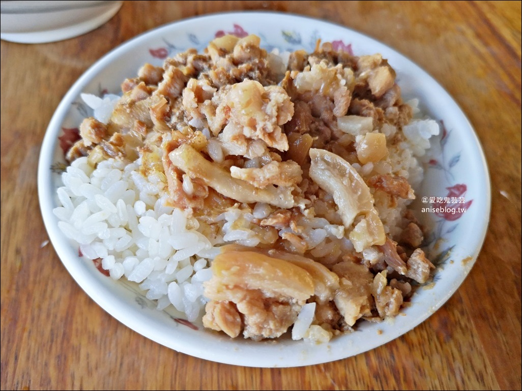 正老牌草魚粥、草魚湯(博愛路)+無名炒米粉炒麵豬血湯，嘉義後火車站宵夜美食(姊姊食記)