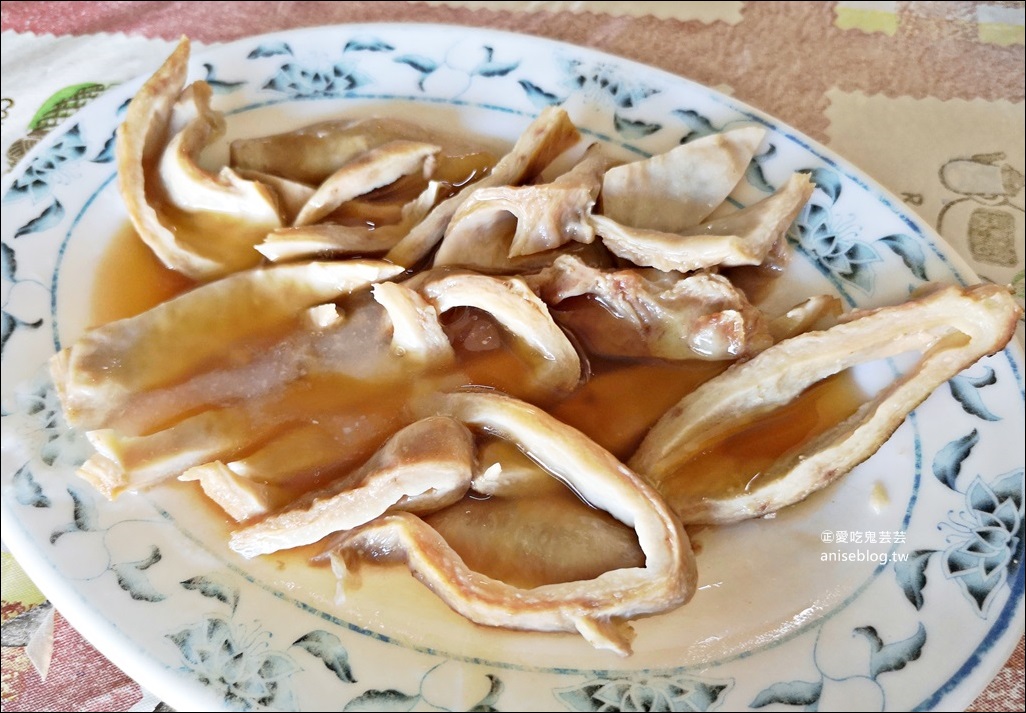 正老牌草魚粥、草魚湯(博愛路)+無名炒米粉炒麵豬血湯，嘉義後火車站宵夜美食(姊姊食記)