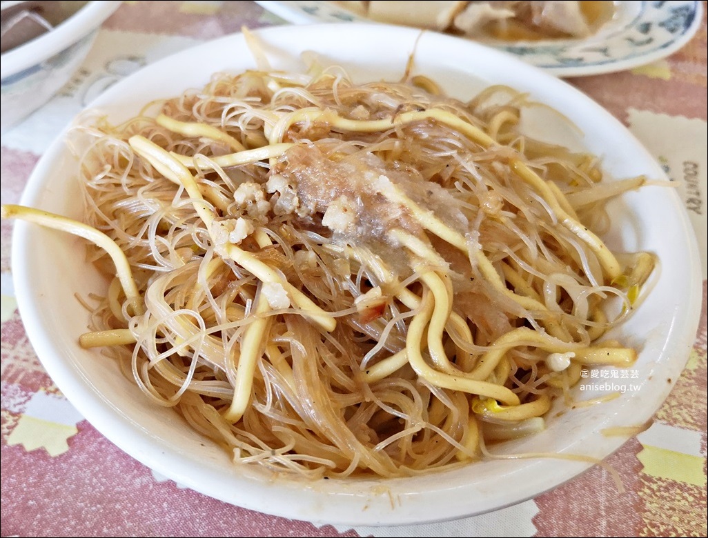 正老牌草魚粥、草魚湯(博愛路)+無名炒米粉炒麵豬血湯，嘉義後火車站宵夜美食(姊姊食記)