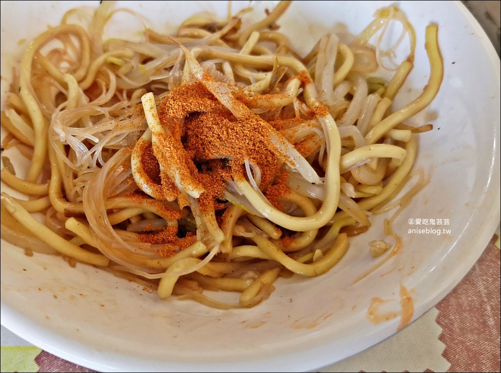 正老牌草魚粥、草魚湯(博愛路)+無名炒米粉炒麵豬血湯，嘉義後火車站宵夜美食(姊姊食記)