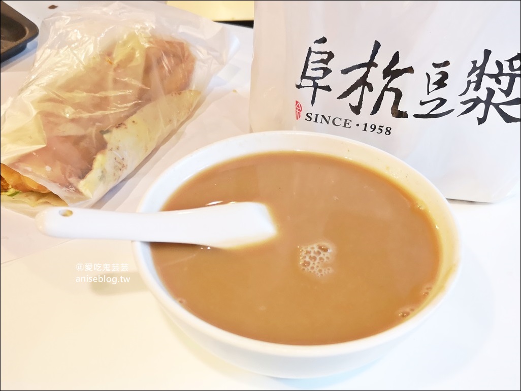 阜杭豆漿，久違厚餅蛋依舊美味，排隊省時小秘訣，2020、2019、2018米其林必比登推薦(姊姊食記)