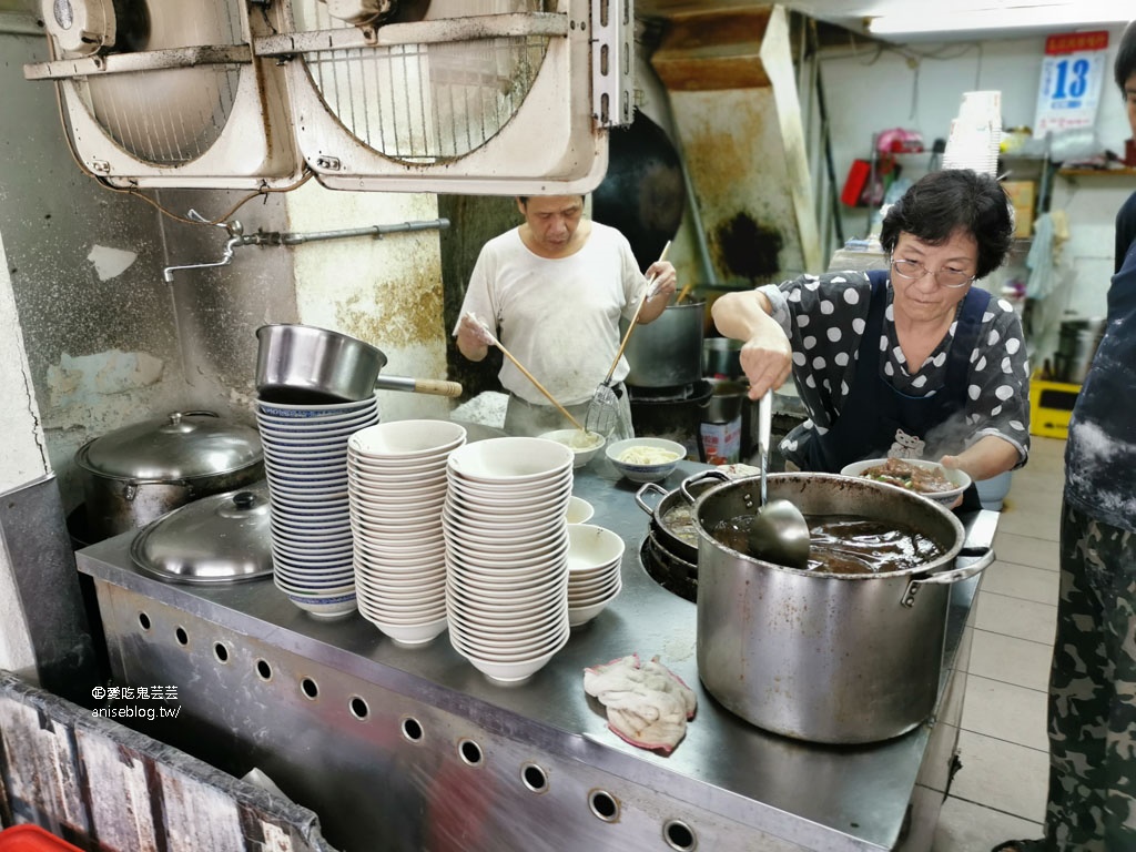 王家刀切麵@信維市場，超大份量麵食，最推豬腳麵(要加辣喔)