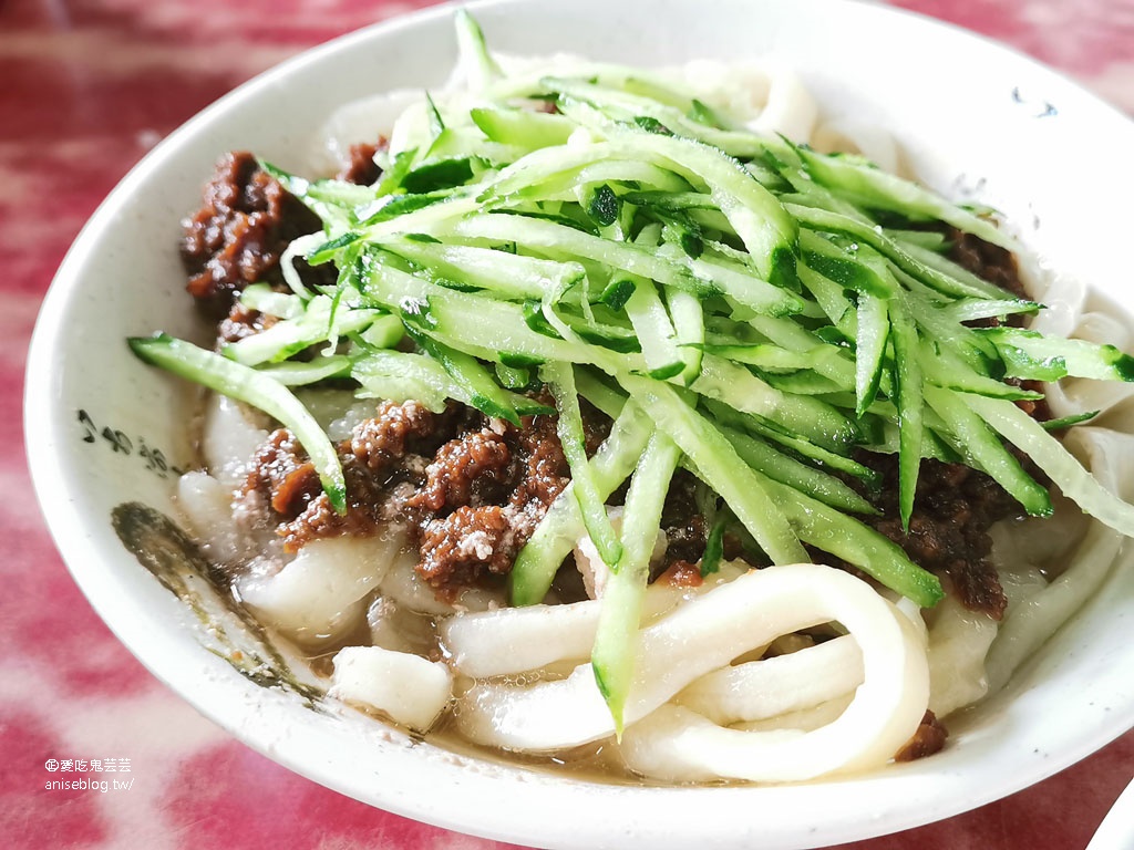 王家刀切麵@信維市場，超大份量麵食，最推豬腳麵(要加辣喔)