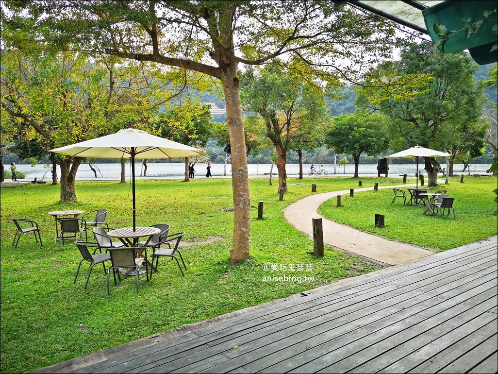 梅花湖畔咖啡館-天ㄟ咖啡，宜蘭冬山旅遊(姊姊食記)