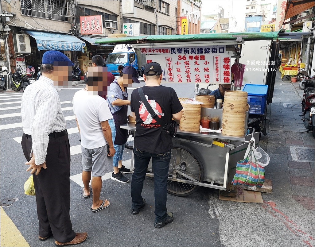 洪記小籠包蝦仁燒賣，迪化街商圈40年老店，大同區美食小吃(姊姊食記)