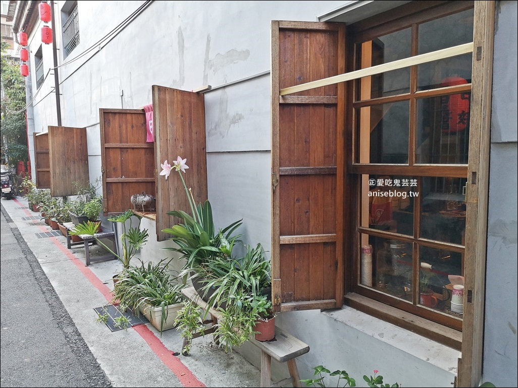 洪記小籠包蝦仁燒賣，迪化街商圈40年老店，大同區美食小吃(姊姊食記)