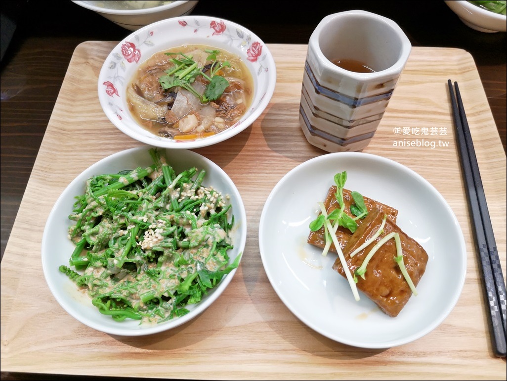 杉仔桶米糕研究所、台灣牛雜湯，宜蘭市美食(姊姊食記)