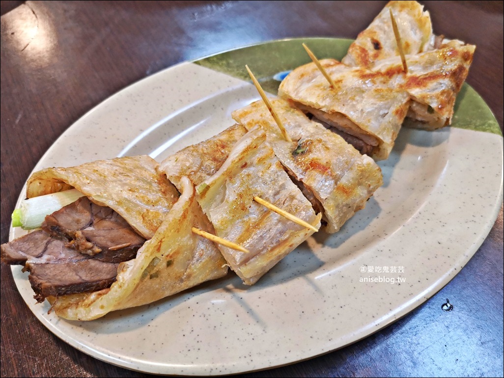 二畝園麵館，刀削木須炒麵、蒸餃推薦，桃園大溪超人氣排隊美食(姊姊食記)